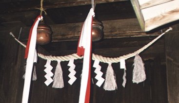 Hempen rope, fibre and paper 
in oldest shrine in Saitama (1999)